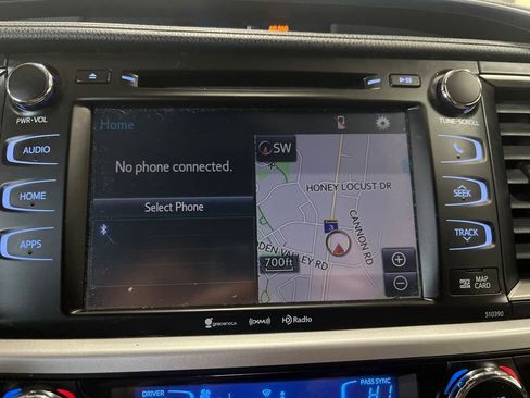 Used 2019 Toyota Highlander XLE image 20