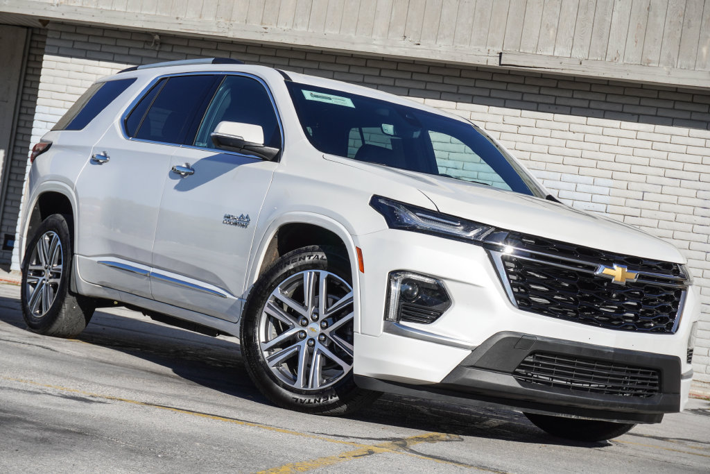 Used 2023 Chevrolet Traverse High Country w/ LPO, Floor Liner Package AWD/4WD image 1