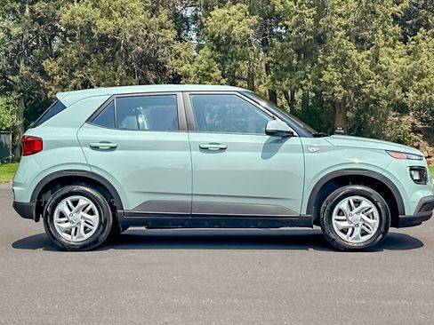 Certified 2026 Hyundai Venue SE FWD image 3