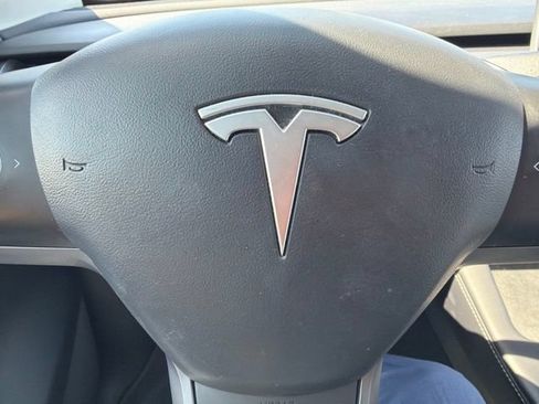 Used 2022 Tesla Model Y Long Range AWD/4WD image 14