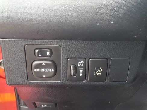 Used 2017 Toyota RAV4 XLE AWD/4WD image 7
