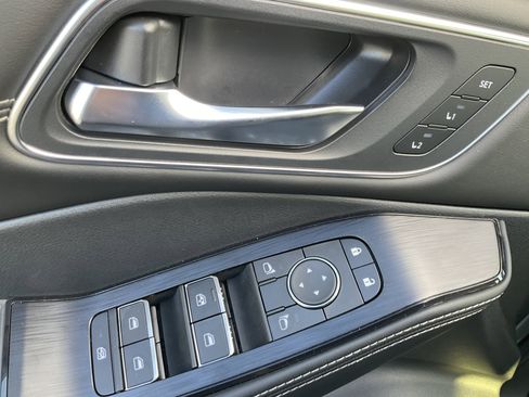 Used 2025 Nissan Rogue Platinum image 36