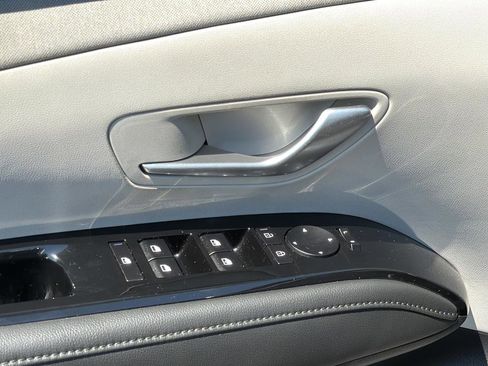 Certified 2025 Hyundai Tucson Limited FWD image 17