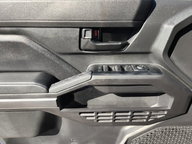 Certified 2025 Toyota Tacoma SR5 AWD/4WD image 21