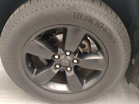 Used 2018 RAM 1500 SLT image 31