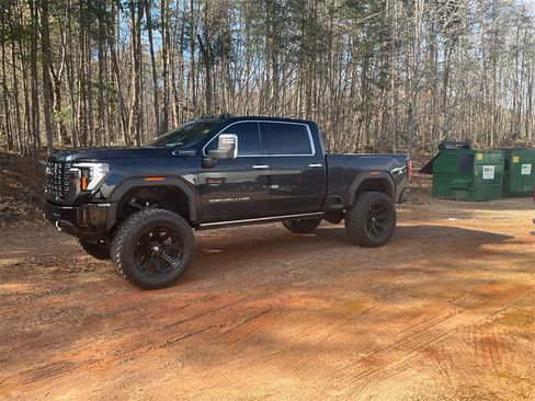 Used 2024 GMC Sierra 2500 Denali Ultimate image 8