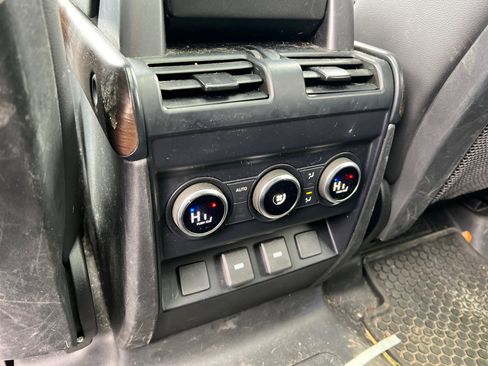 Used 2023 Land Rover Defender 110 X-Dynamic SE image 26