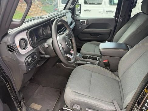 Used 2024 Jeep Wrangler Unlimited Sahara AWD/4WD image 6