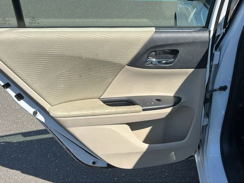 Used 2016 Honda Accord LX image 17