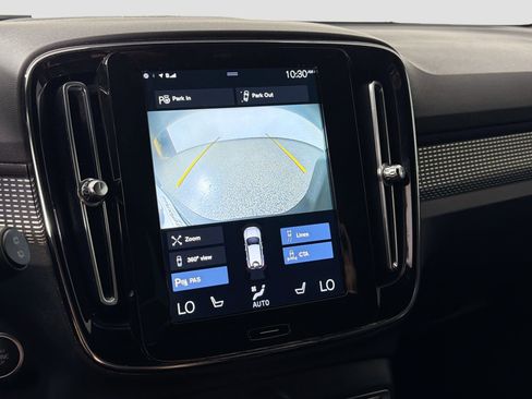 Used 2022 Volvo XC40 T5 R-Design w/ Advanced Package image 14