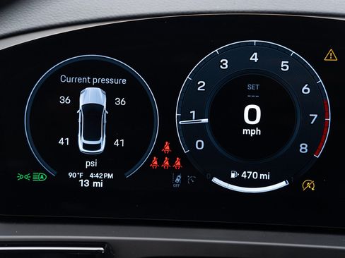 Certified 2025 Porsche Cayenne Coupe image 23