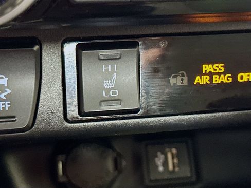 Used 2023 Toyota RAV4 XLE Premium AWD/4WD image 21