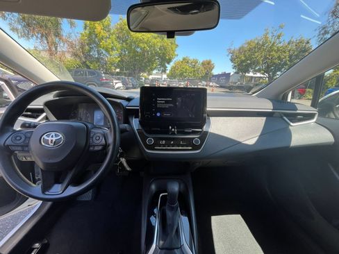 Used 2025 Toyota Corolla LE FWD image 31
