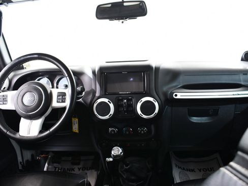 Used 2014 Jeep Wrangler Unlimited Sahara image 7