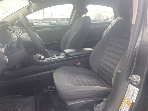Used 2017 Ford Fusion SE image 18