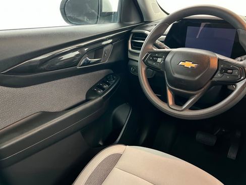 Used 2025 Chevrolet TrailBlazer LT AWD/4WD image 11