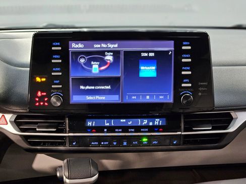 Used 2022 Toyota Sienna XLE image 16