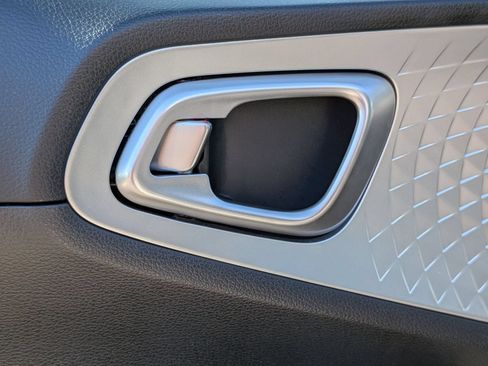 Used 2025 Kia Soul LX FWD image 13
