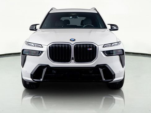 Used 2025 BMW X7 M60i image 23