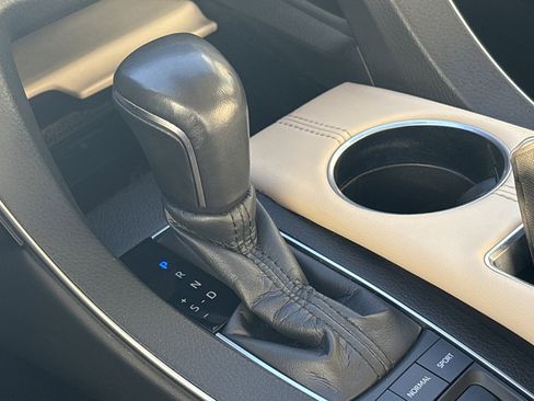 Used 2020 Toyota Avalon Limited image 26