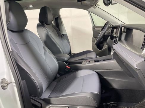 New 2026 Volkswagen Tiguan SE image 23