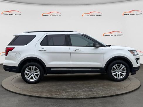 Used 2018 Ford Explorer XLT w/ Equipment Group 202A AWD/4WD image 6