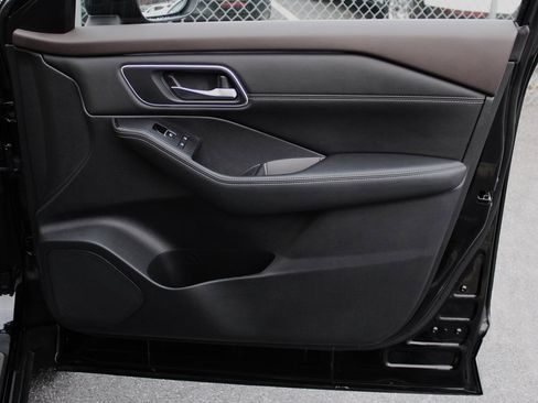 Certified 2023 Nissan Rogue Platinum w/ Platinum Premium Package image 18