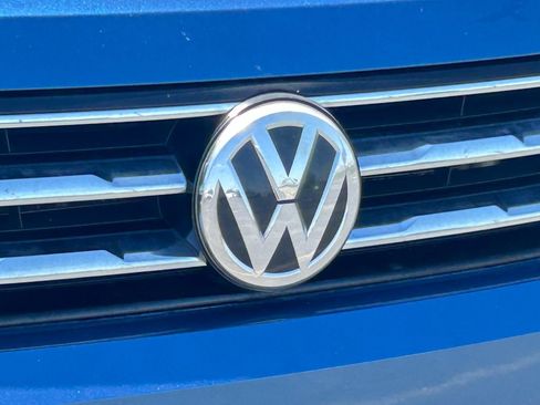 Used 2019 Volkswagen Tiguan SE w/ Panoramic Sunroof Package AWD/4WD image 11