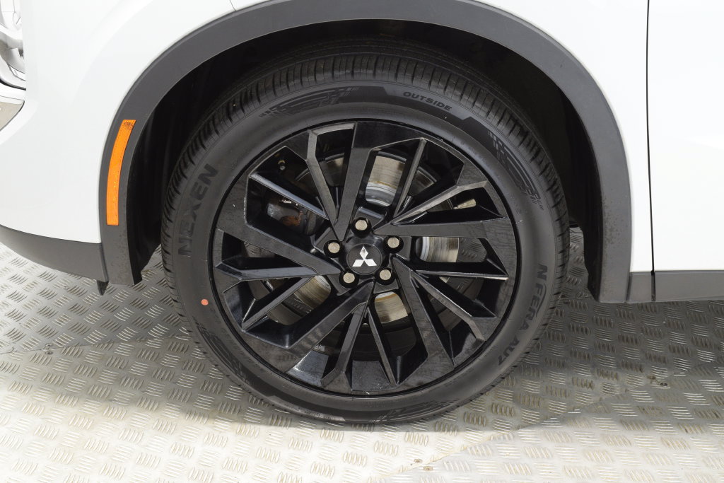 Used 2023 Mitsubishi Outlander SE AWD/4WD image 38