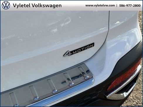 Certified 2023 Volkswagen Taos SE w/ Black Wheel Package image 10