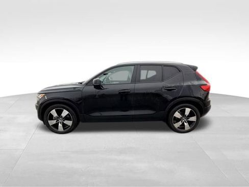 Used 2020 Volvo XC40 T5 Momentum w/ Protection Package Premier image 3