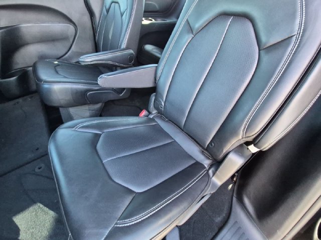 Used 2026 Chrysler Pacifica Select FWD image 14