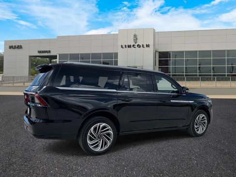 New 2026 Lincoln Navigator L Reserve AWD/4WD image 3