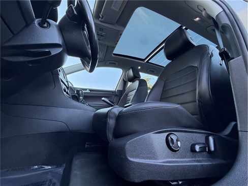 Used 2017 Volkswagen Golf S image 11