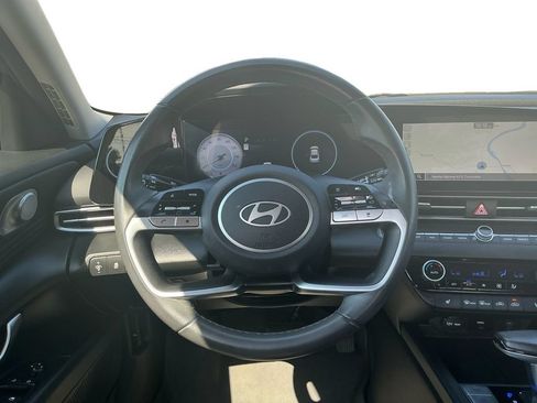 Used 2025 Hyundai Elantra SEL FWD image 18