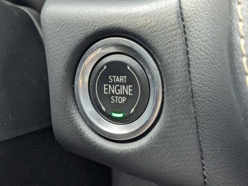 Used 2023 GMC Yukon XL SLT w/ SLT Luxury Package image 32