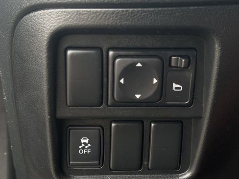 Used 2013 Nissan Juke S FWD image 17