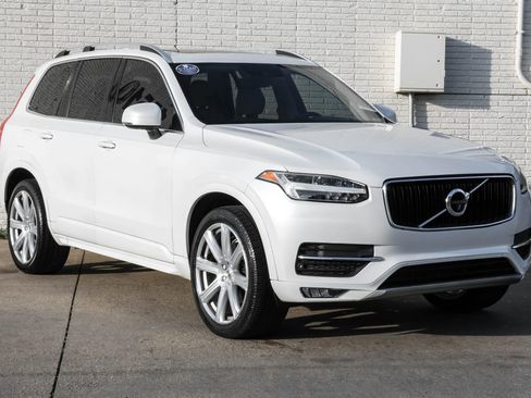 Used 2017 Volvo XC90 T6 Momentum w/ Vision Package image 6
