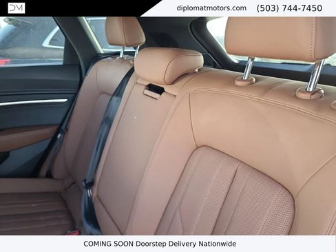 Used 2021 Audi e-tron Premium Plus w/ Premium Plus Package image 12