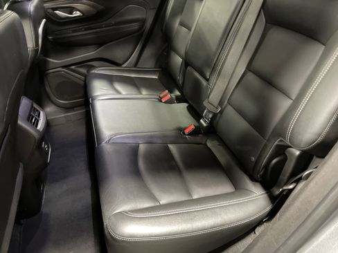 Used 2024 GMC Terrain SLT image 10