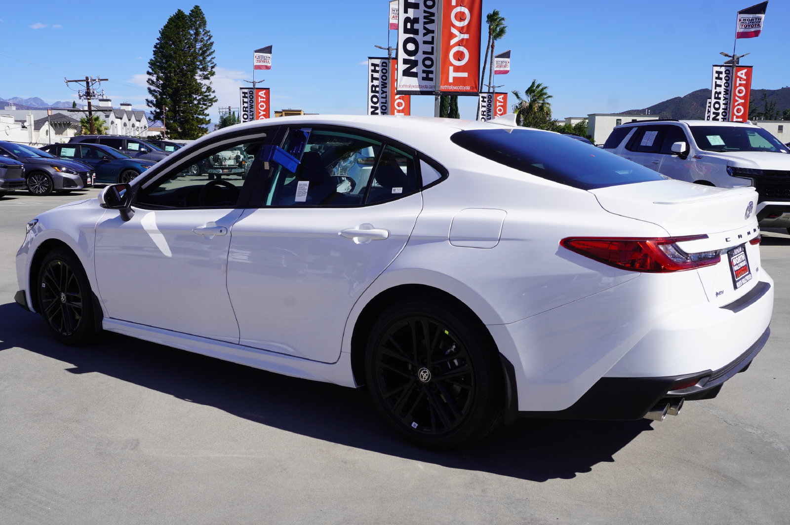 Used 2026 Toyota Camry SE FWD image 5