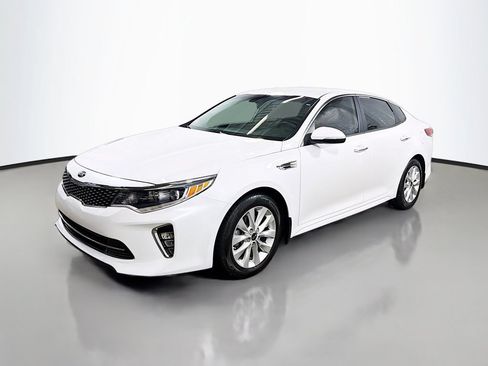 Used 2018 Kia Optima S FWD image 5