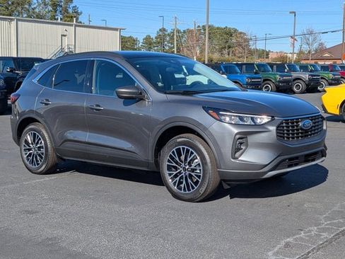 New 2026 Ford Escape SE w/ Class II Trailer Tow Package image 2