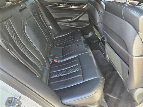 Used 2018 BMW M550i xDrive image 18