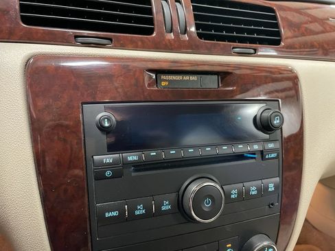 Used 2010 Chevrolet Impala LT w/ Luxury Edition Package FWD image 19