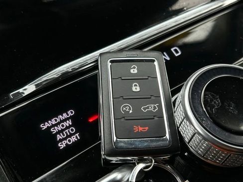 Used 2023 Jeep Grand Cherokee Limited w/ Luxury Tech Group II image 47