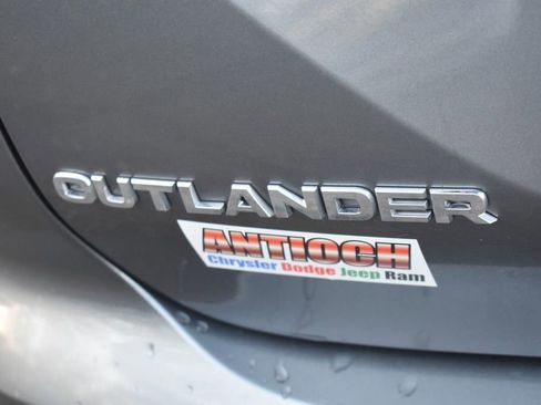 Used 2023 Mitsubishi Outlander SE image 19