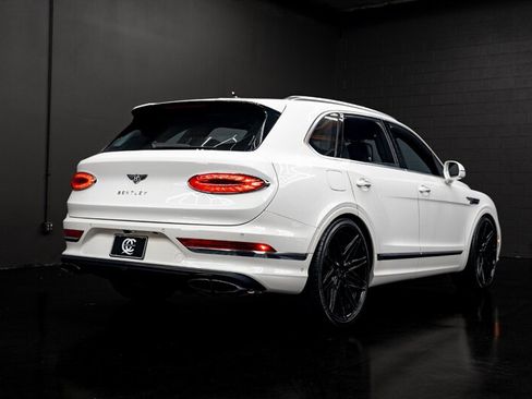 Used 2024 Bentley Bentayga AWD/4WD image 15