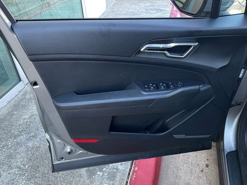 Used 2025 Kia Sportage LX image 13