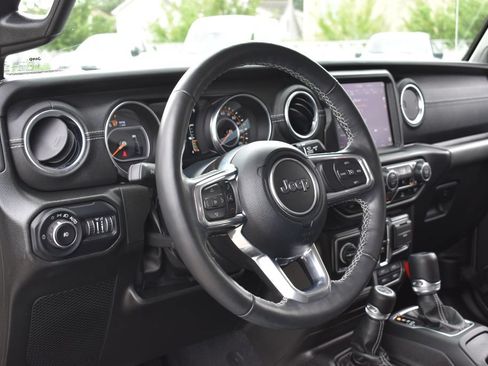 Used 2022 Jeep Wrangler Unlimited Sahara w/ LED Lighting Group AWD/4WD image 19